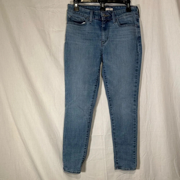 Levi's Denim - light wash Levi’s 711 skinny ankle jeans size 28